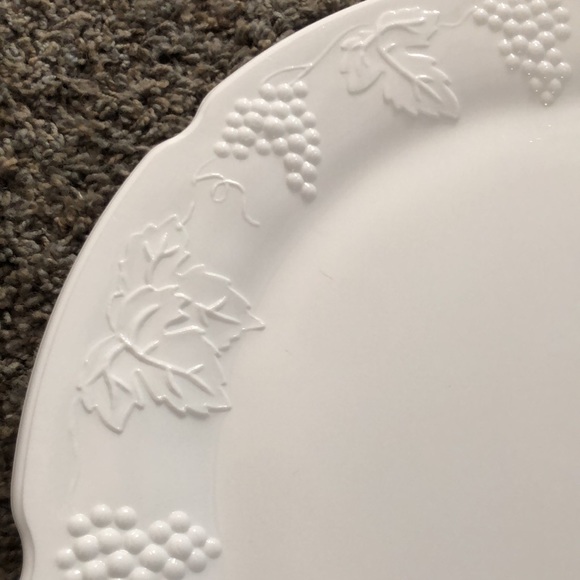 Large vintage, milk glass, grape vine, serving platter - Picture 3 of 4